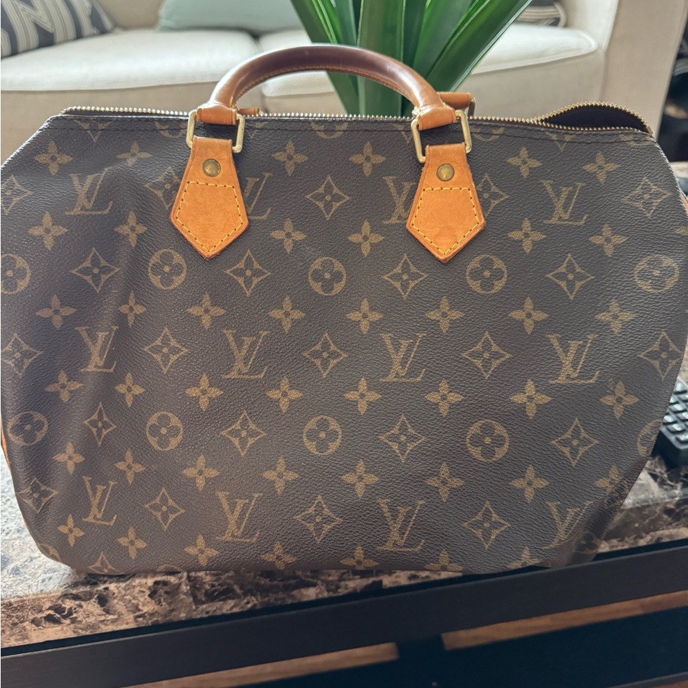 Louis Vuitton Monogram 35